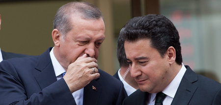 Präsident Erdogan (l.) mit seinem damaligen Premier und heutigen...