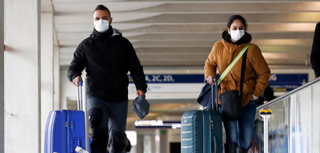 Angeblich wegen Pandemie: Flughafen Paris bleibt vorläufig mehrh...