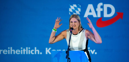 Katrin Ebner-Steiner beim Sonderparteitag der bayerischen AfD (G... Katrin Ebner-Steiner beim Sonderparteitag der bayerischen AfD (G...