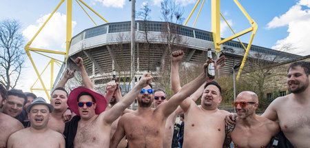 Kein schöner Anblick: Das nackte »Wir« männlicher Fraternisierun... Kein schöner Anblick: Das nackte »Wir« männlicher Fraternisierun...