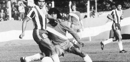 »Diego, wenn Sie das erste Mal den Ball haben, tunneln Sie einfa... »Diego, wenn Sie das erste Mal den Ball haben, tunneln Sie einfa...