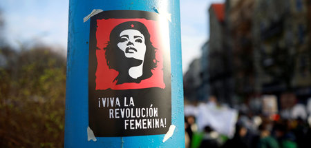 Es lebe die Revolution der Frauen! Es lebe die Revolution der Frauen!