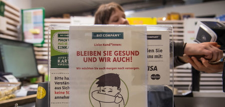Hinweis in einem Berliner Supermarkt (14.3.2020) Hinweis in einem Berliner Supermarkt (14.3.2020)
