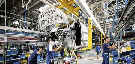 Distanz unmöglich: Auch im Daimler-Werk in Gasteiz kamen die Bän... Distanz unmöglich: Auch im Daimler-Werk in Gasteiz kamen die Bän...