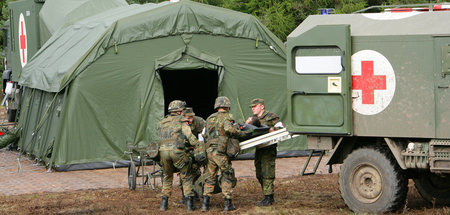 Lehrgang für Bundeswehr-Sanitäter im Ausbildungszentrum Münster ... Lehrgang für Bundeswehr-Sanitäter im Ausbildungszentrum Münster ...