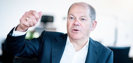 Zu spät: Erst in der Krise gibt Finanzminister Olaf Scholz (SPD)... Zu spät: Erst in der Krise gibt Finanzminister Olaf Scholz (SPD)...