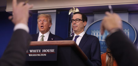 US-Präsident Trump und sein Finanzminister Steven Mnuchin bei ei... US-Präsident Trump und sein Finanzminister Steven Mnuchin bei ei...