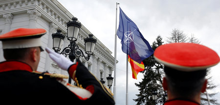 Auch in Nordmazedonien verbreitete Mär: Mitgliedschaft in NATO u...