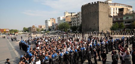 Proteste der HDP gegen die Absetzung ihrer Regionalpolitiker in 