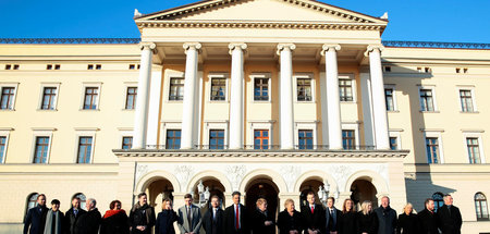Ihre Jobs sind sicher: Norwegens Regierung vor dem Königspalast
