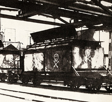 März 1921: Panzerzug der Leuna-Arbeiter, eingesetzt während der ... März 1921: Panzerzug der Leuna-Arbeiter, eingesetzt während der ...