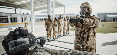 Präsenz zeigen im medizinischen Bereich: Bundeswehrsoldaten üben...