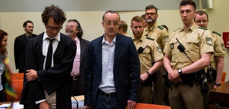 Zwei der Angeklagten beim ersten Prozesstag im Oberlandesgericht... Zwei der Angeklagten beim ersten Prozesstag im Oberlandesgericht...