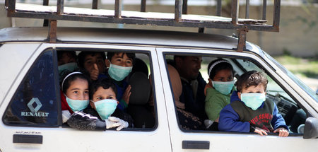Autofahren mit Schutzmasken in Gaza (22.3.2020) Autofahren mit Schutzmasken in Gaza (22.3.2020)