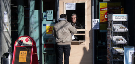 Gut geschützt: Tabakwarenladen in Stuttgart (27.3.2020)