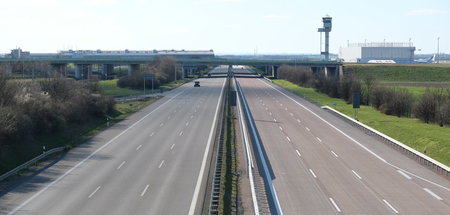 Nicht mehr viel los im Autoland: Autobahn »A14« nahe Flughafen L...