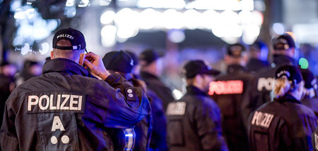 Für viele weder Freund noch Helfer: Polizisten im Einsatz auf St...