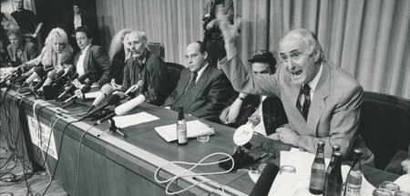 Heinrich Fink (r.) auf einem Podium unter anderem mit Gregor Gys...