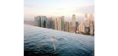 Fließender Übergang: Der Swimmingpool des Marina Bay Sands Hotel...