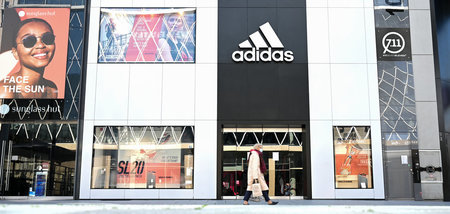 Blöd gelaufen: Adidas beugt sich dem öffentlichen Druck (Filiale