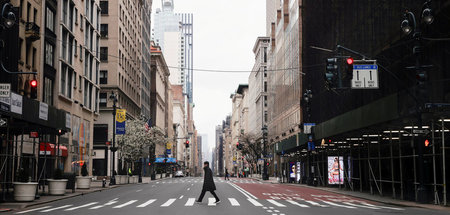 Leere Straßen in New York während der Pandemie: Die 5th Avenue i...