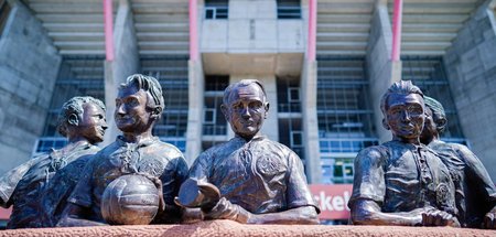 Denkmal im Fritz-Walter-Stadion für die Lauterner Spieler bei de...