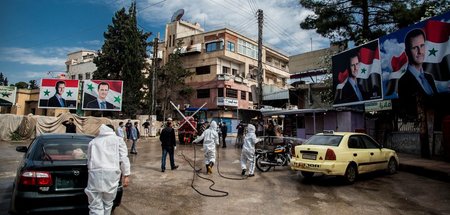 Desinfektion der Straßen im syrischen Kamischli, um die Verbreit...