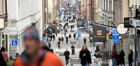 Ausgang erlaubt, Geschäfte offen: Schweden geht in der Pandemie ...