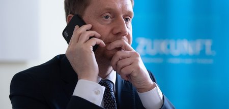 Ist das Geld da? Michael Kretschmer bei einem »Corona-Krisengipf...