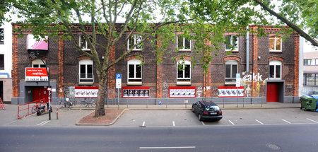 Blick auf die Fassade des Kulturzentrums »ZAKK« in Düsseldorf