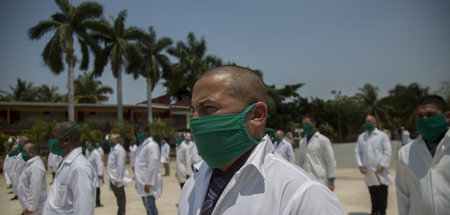 Vor dem Abflug nach Italien: Kubanische Ärzte bei einer Verabsch...