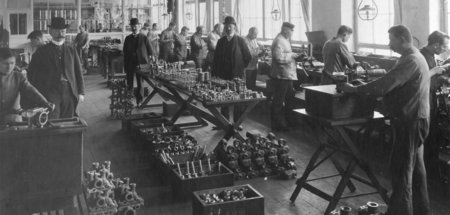 Firmengründer Georg Knorr in einer Produktionshalle seines Unter...