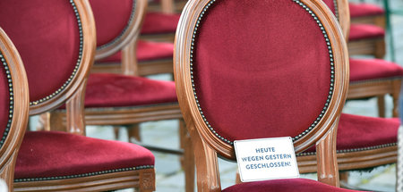 Gäste bleiben aus. Protestaktion von Hoteliers und Restaurantbet... Gäste bleiben aus. Protestaktion von Hoteliers und Restaurantbet...