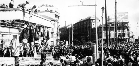 Die Leichen Mussolinis und seiner Komplizen auf der Piazzale Lor...