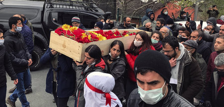 Trauerzug bei der Beisetzung von Grup-Yorum-Mitglied Helin Bölek... Trauerzug bei der Beisetzung von Grup-Yorum-Mitglied Helin Bölek...