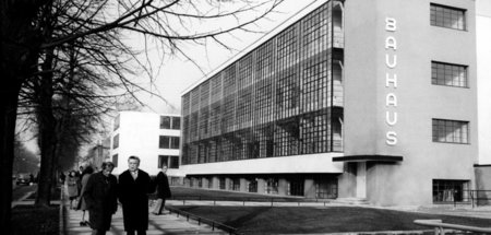 Frisch restauriert: Bauhaus in Dessau (1976)