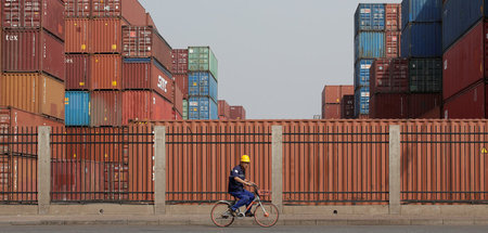 Aggressiv versucht Trump, Lieferungen an China und Huawei zu unt... Aggressiv versucht Trump, Lieferungen an China und Huawei zu unt...