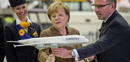 Staat und Monopol vereint: Kanzlerin Angela Merkel mit Lufthansa...