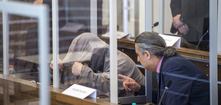 Der Angeklagte Eyad Alghareib beim Prozessauftakt am vergangenen... Der Angeklagte Eyad Alghareib beim Prozessauftakt am vergangenen...