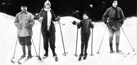 Ulrich Becher, rechts, mit seiner Familie bei einem Ausflug mit ...