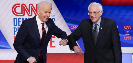 Hier war Sanders noch im Rennen: Biden (l.) und der damalige Kon