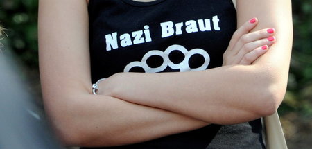 Plakattauglich? Teilnehmerin einer NPD-Kundgebung in Neumünster