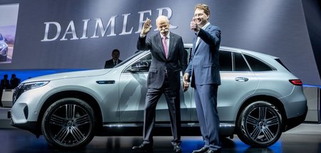 Die Krisenbosse aus der Daimler-Zentrale wollen Tausende Beschäf... Die Krisenbosse aus der Daimler-Zentrale wollen Tausende Beschäf...