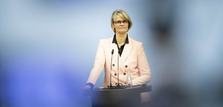 Für Neuverschuldung: Bundesbildungsministerin Anja Karliczek (CD... Für Neuverschuldung: Bundesbildungsministerin Anja Karliczek (CD...
