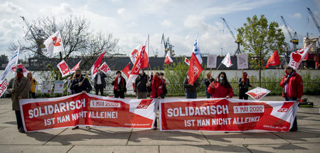 Ruhiger Protest auf dem Hamburger Fischmarkt: DGB-Demo am 1. Mai... Ruhiger Protest auf dem Hamburger Fischmarkt: DGB-Demo am 1. Mai...