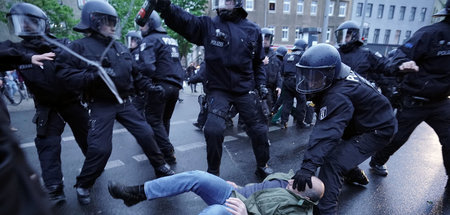 Polizisten in Berlin am 1. Mai 2020