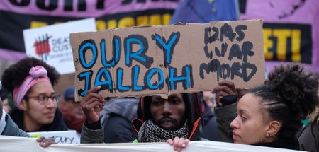 »Das war Mord«: Demonstration in Gedenken an Oury Jalloh, der vo...