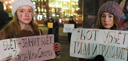 Teilnehmerinnen einer Demonstration zum Internationalen Tag gege