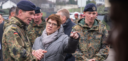 Verteidigungsministerin Annegret Kramp-Karrenbauer (CDU) in der ...
