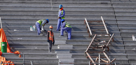 Und nach dem Turnier wieder abreißen: Sinnvoller Arbeitseinsatz ... Und nach dem Turnier wieder abreißen: Sinnvoller Arbeitseinsatz ...